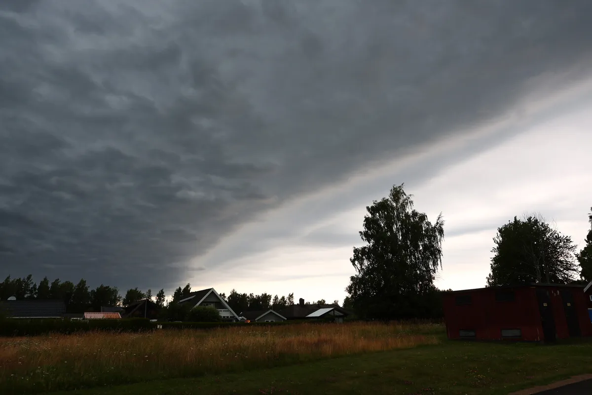 heavy thunderstorm warning base wp